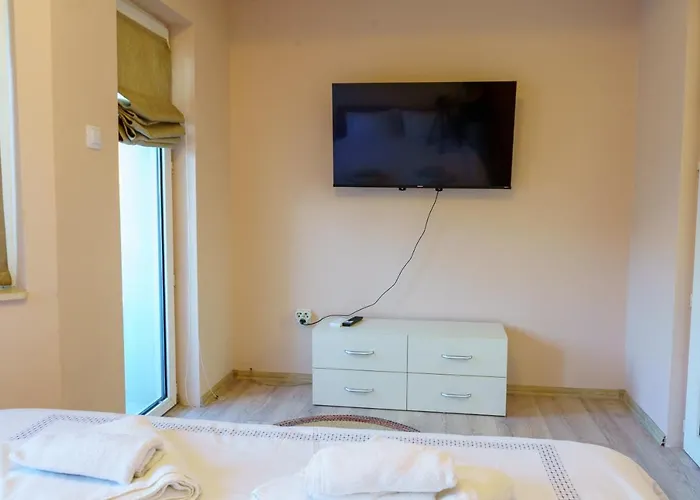 Centrally Located In Appartement *