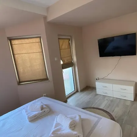 Centrally Located In Apartment